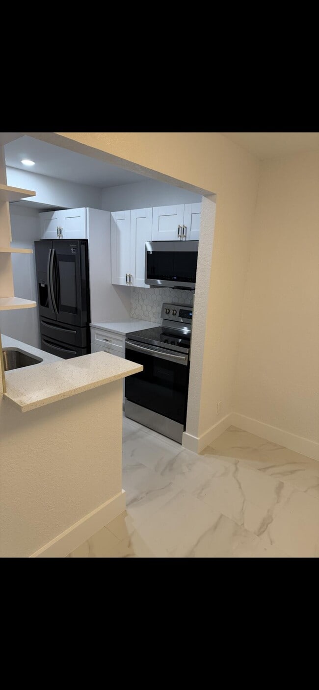 Building Photo - 2110 Sherwood Forest Blvd