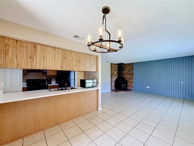 Building Photo - 4050 SE 20th Ct