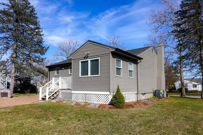 Building Photo - 48 Graymore Rd