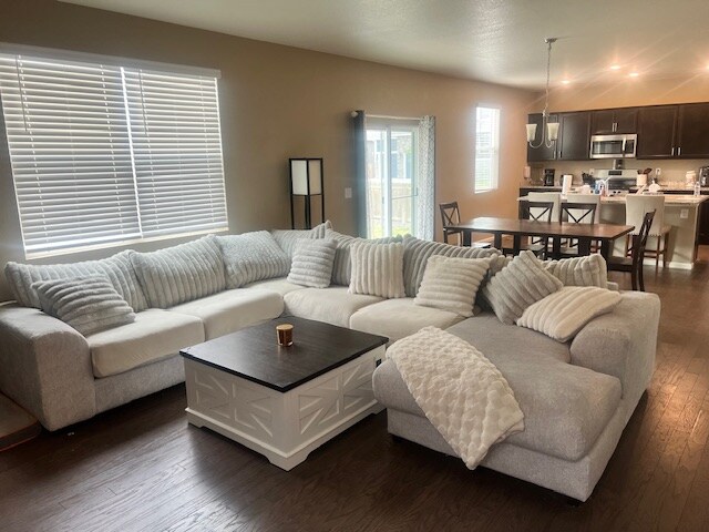 Building Photo - 823 Charlton Dr