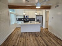 Building Photo - 6623 E Cheery Lynn Rd