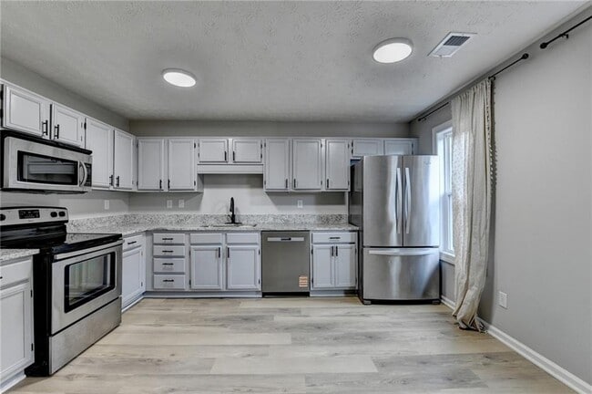 Building Photo - 3876 Meadow Creek Dr