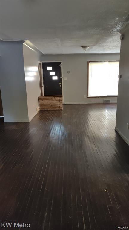 Building Photo - 8272 Outer Dr E