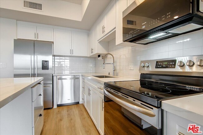 Building Photo - 12655 Bluff Creek Dr