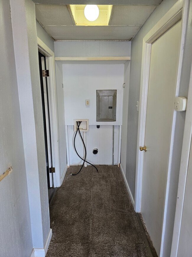 Building Photo - Cute 1 bed/ 1 bath home