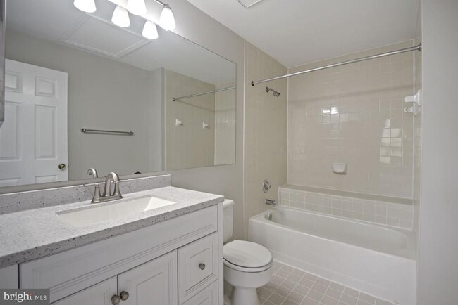 Building Photo - 10500 Grove Ridge Pl