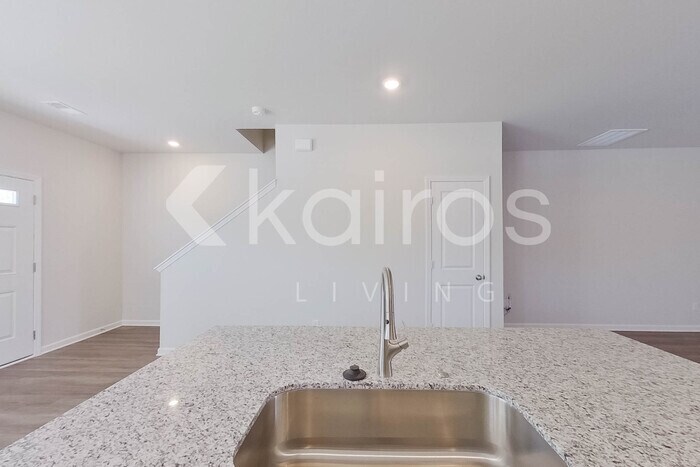 Building Photo - 2477 Banyon Cir