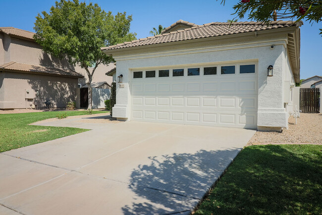 Building Photo - Beautiful Waterfront Home in Ocotillo Lakes