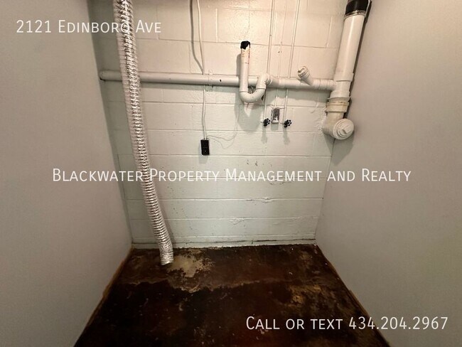 Building Photo - Move In Special! 1/2 Off First Full Month'...