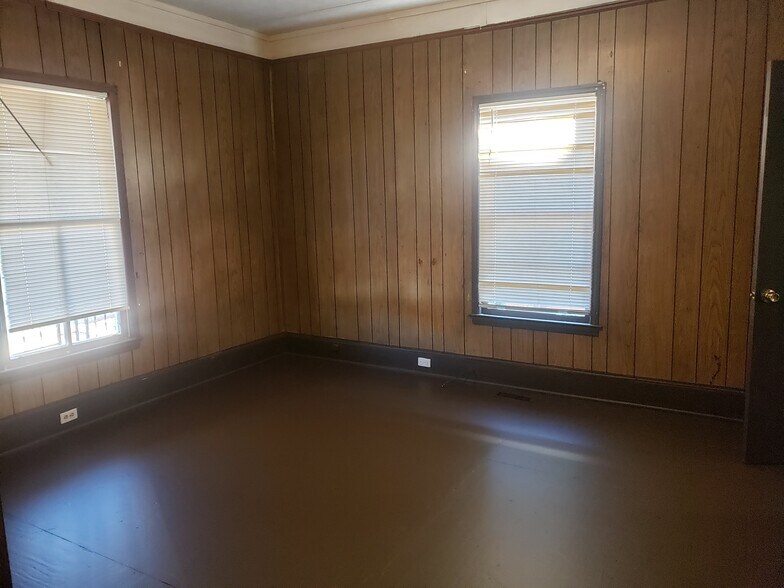 Building Photo - 31 Perry Ave