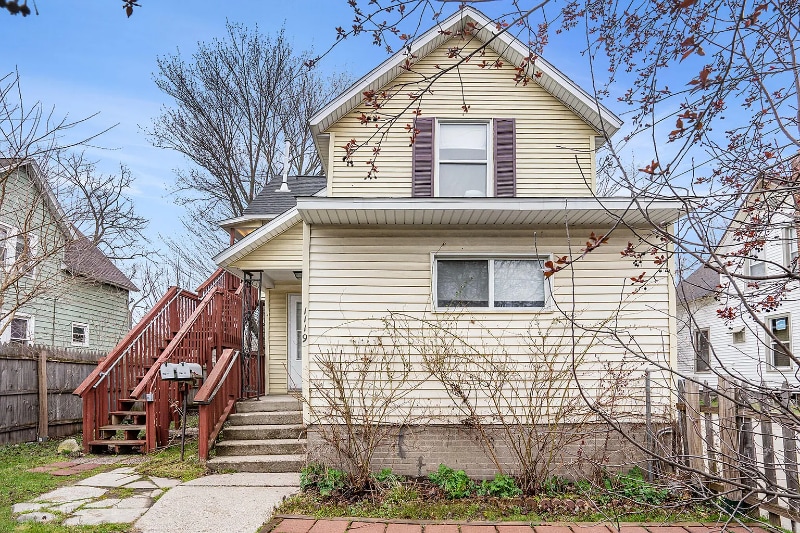 Building Photo - 1119 Lake St