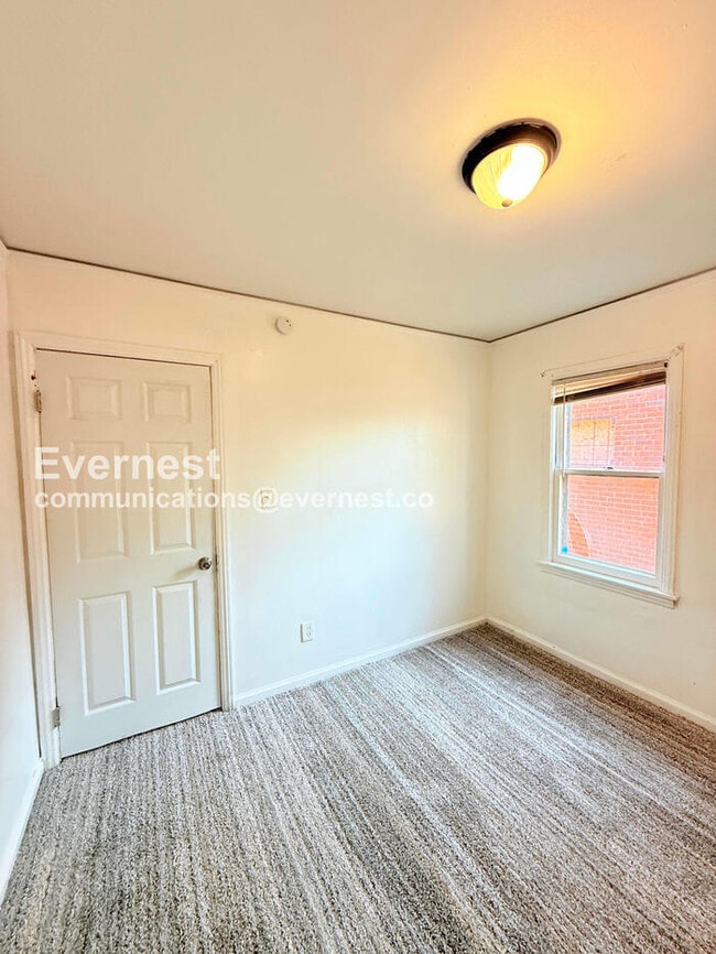 Building Photo - 10747 Roxbury St