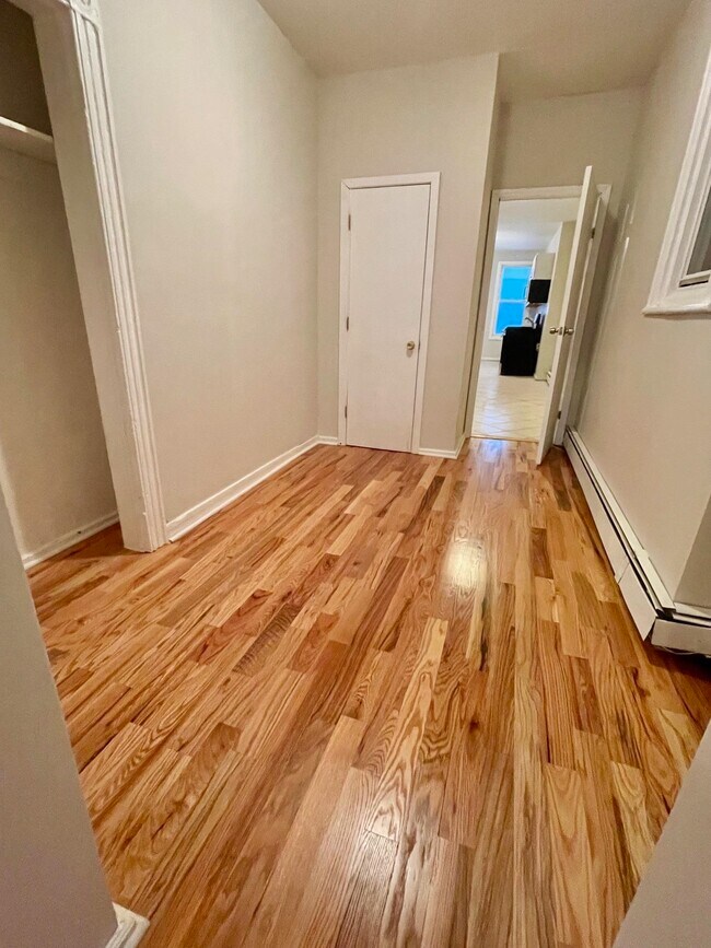 Building Photo - 380 Summit Ave