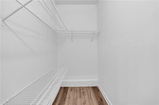 Building Photo - 3368 Lincolndale Ct