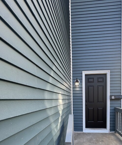 Building Photo - 214 S 4th St