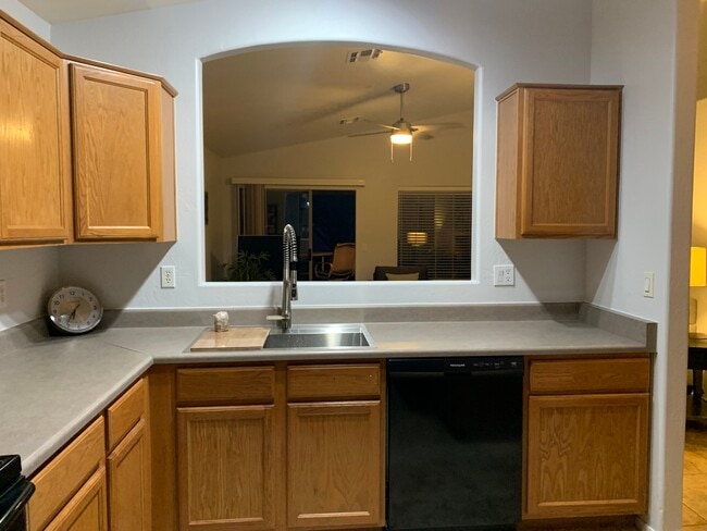 Building Photo - 10317 E Penstamin Dr