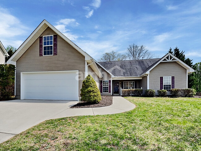 Building Photo - 2824 Ashridge Rd