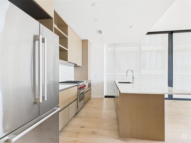 Building Photo - 610 Davis St