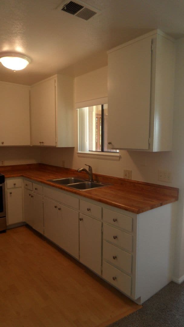 Building Photo - Clark 157-161