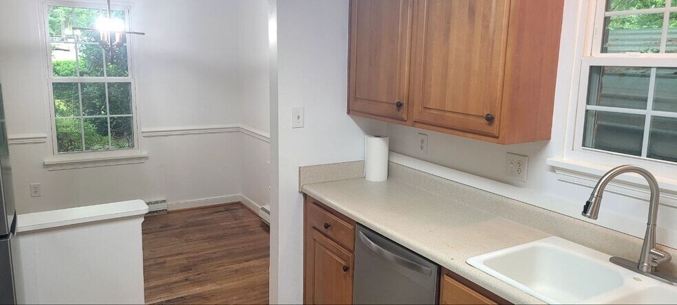 Building Photo - 412 Pagebrook Dr