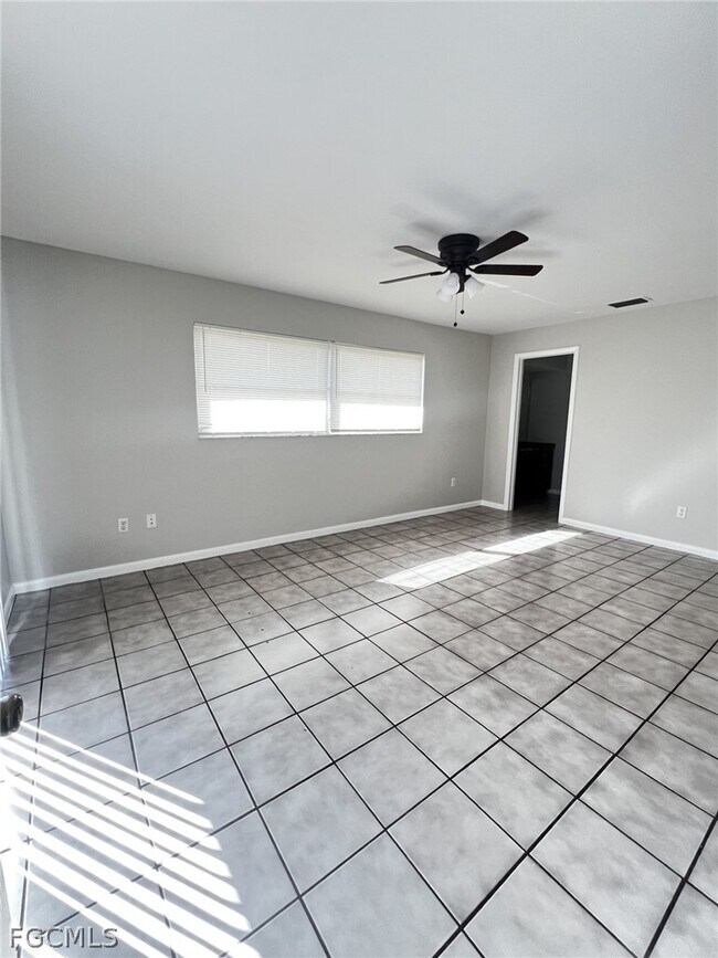 Building Photo - 609 SE 23rd Pl