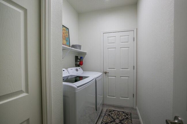 Building Photo - 2039 Lobo Trot Ct SE