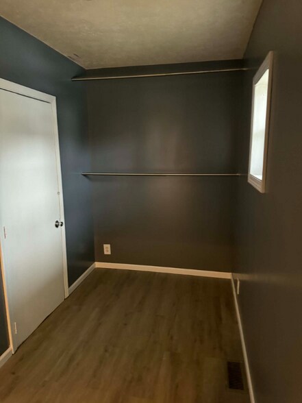 Building Photo - 313 E 4th St