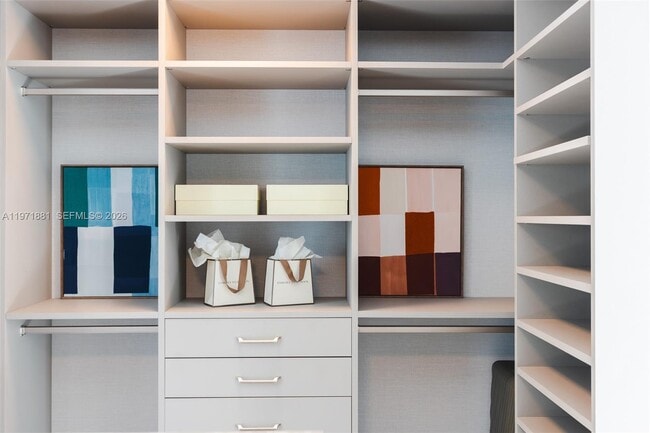 Building Photo - 480 NE 31st St