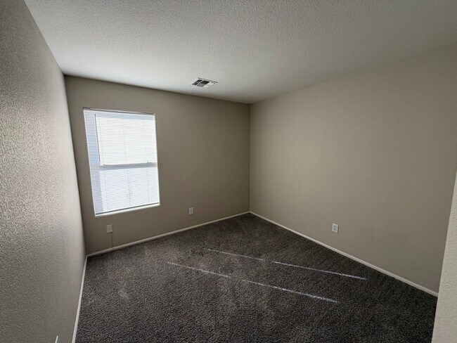 Building Photo - Beautiful 4 Bedroom Home for Rent in Goodyear!