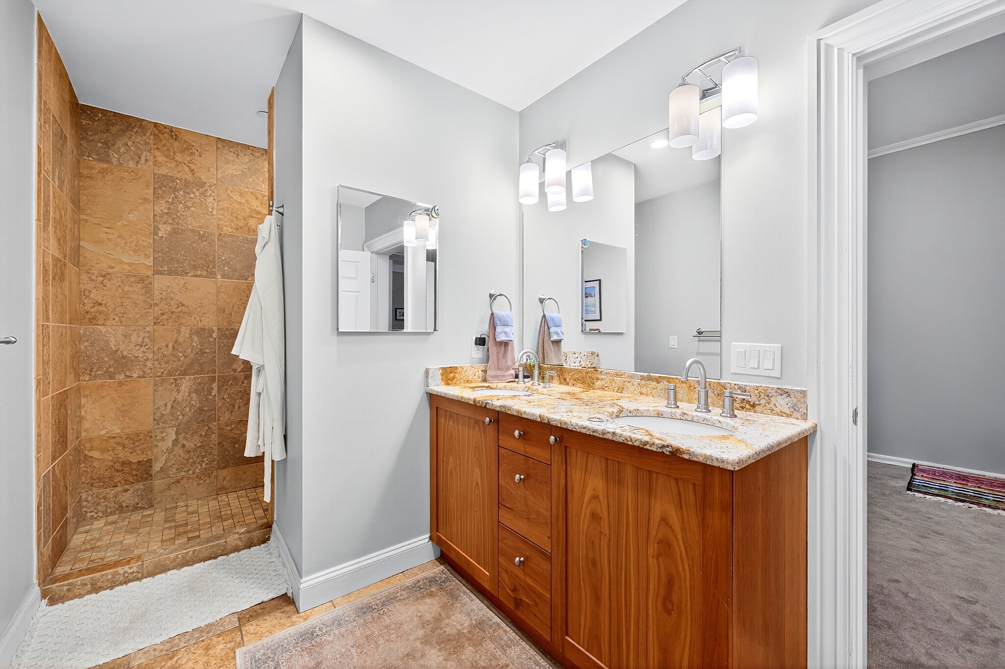 Building Photo - 325 S Salina St