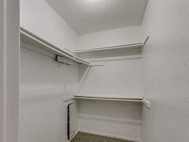 Building Photo - MOVE IN SPECIAL NO DEPOSIT IF LEASED BY JU...