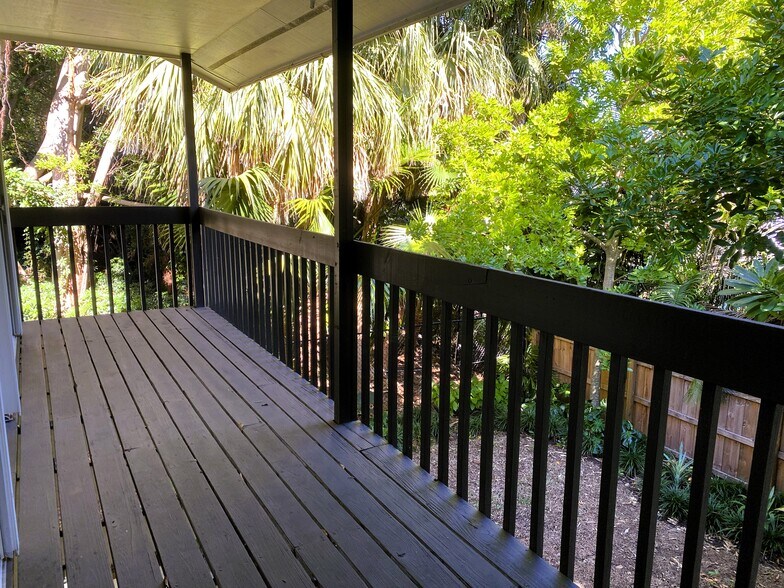 Building Photo - 9345 Green Meadows Way