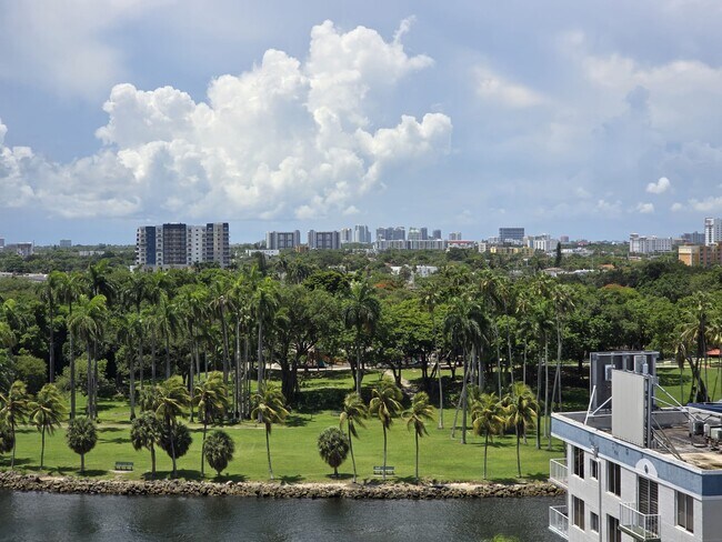 Building Photo - 1700 NW North River Dr