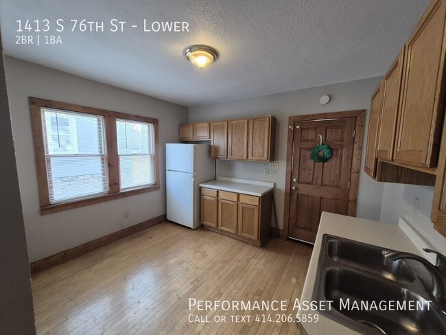 Building Photo - Charming 2BD/1BA West Allis Lower