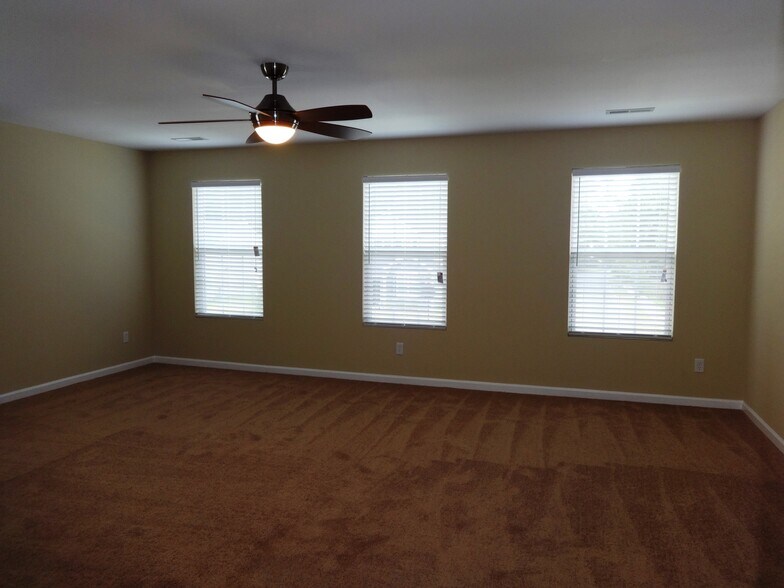 Building Photo - 3115 Conservancy Ln