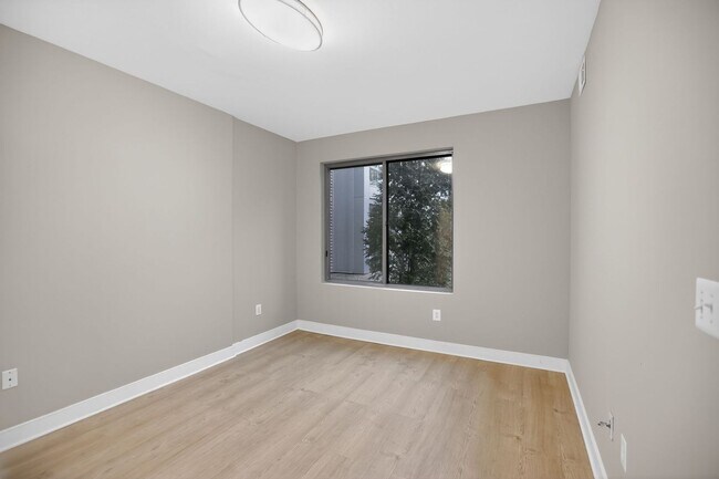 Building Photo - One Bed One Bath Condo in Tenleytown