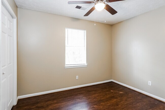 Building Photo - 2332 2nd Ave S