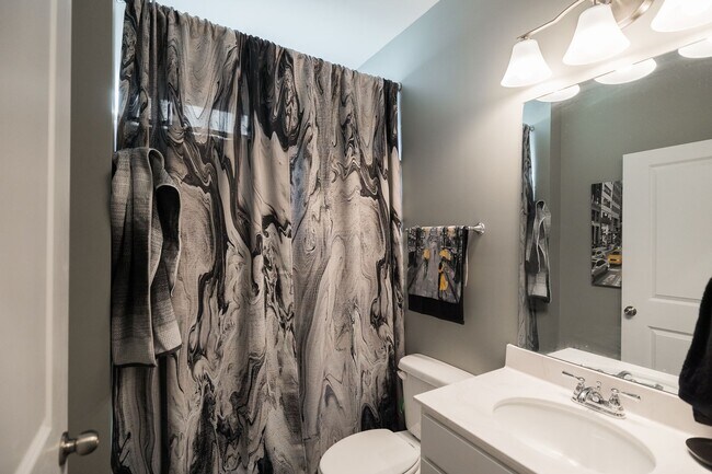 Building Photo - 1420 Day Dr