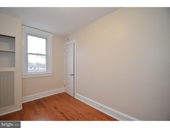 Building Photo - 321 Hermitage St