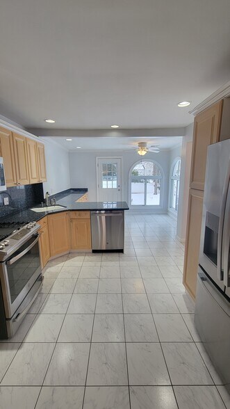 Building Photo - 15 Windsor Rd