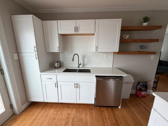 Building Photo - 6913 Etzel Ave