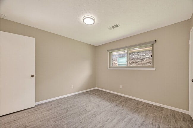 Building Photo - 7527 N Hollow Cir