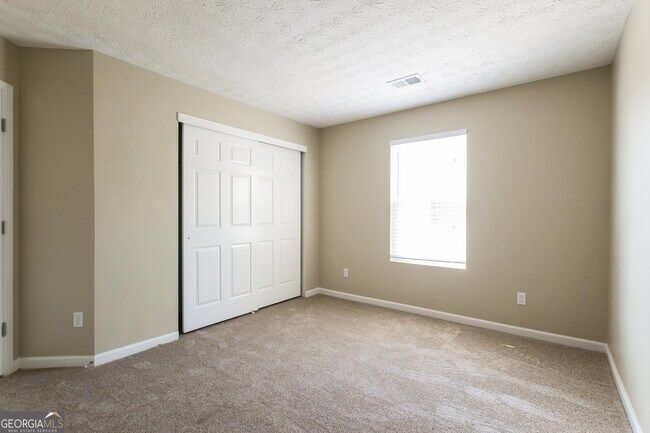 Building Photo - 2791 Groovers Lake Point