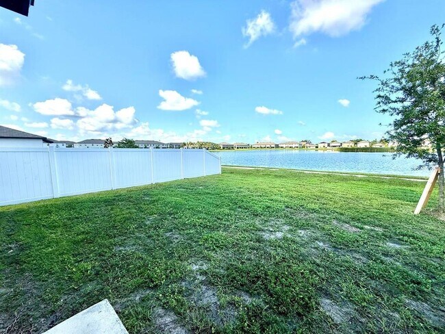 Building Photo - 1036 Royal Empress Dr