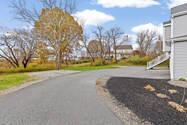 Building Photo - 145 Driftway