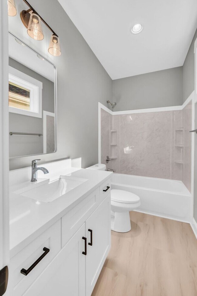 Building Photo - 307 Kate St