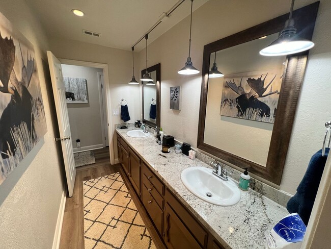 Building Photo - GORGEOUS 3/2.5 Bath Remodeled Home with Stunning Views in Alpine