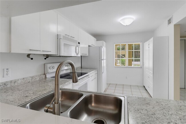 Building Photo - 7779 Jewel Ln