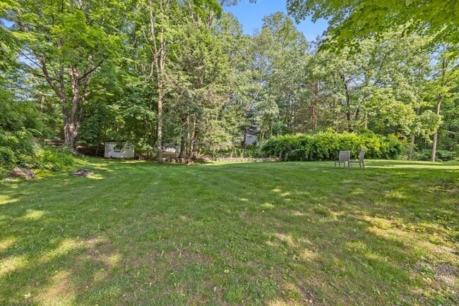 Building Photo - 62 Pound Ridge Rd