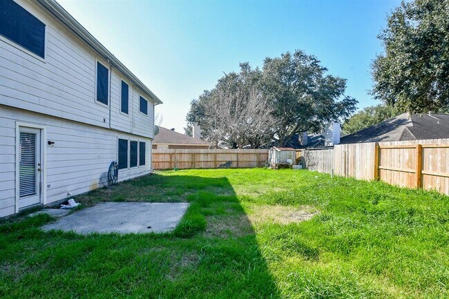 Building Photo - 20418 Linden Tree Dr